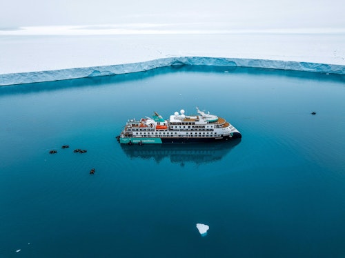 Glacier shelf and the Sylvia Earle, Svalbard, Mads Peter Iversen